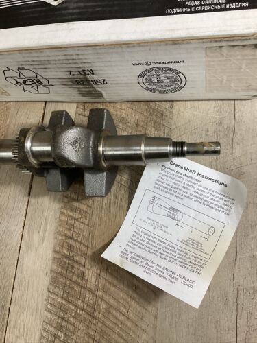 Briggs & Stratton 495655 New NOS Crankshaft Genuine OEM Part (6922765467831)